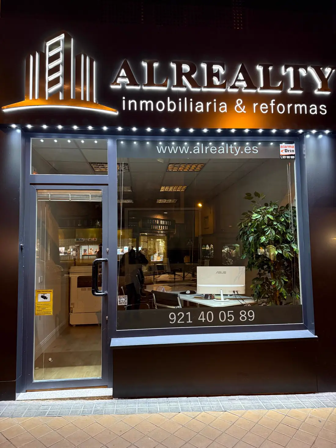 Oficina Alrealty — C. Santo Tomás 2, Segovia
